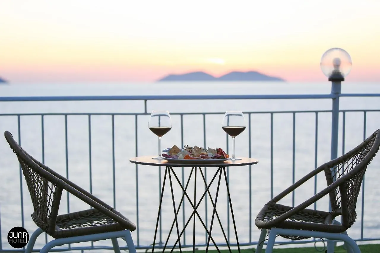 Skyhill Boutique Hotel Radhimë 3*,