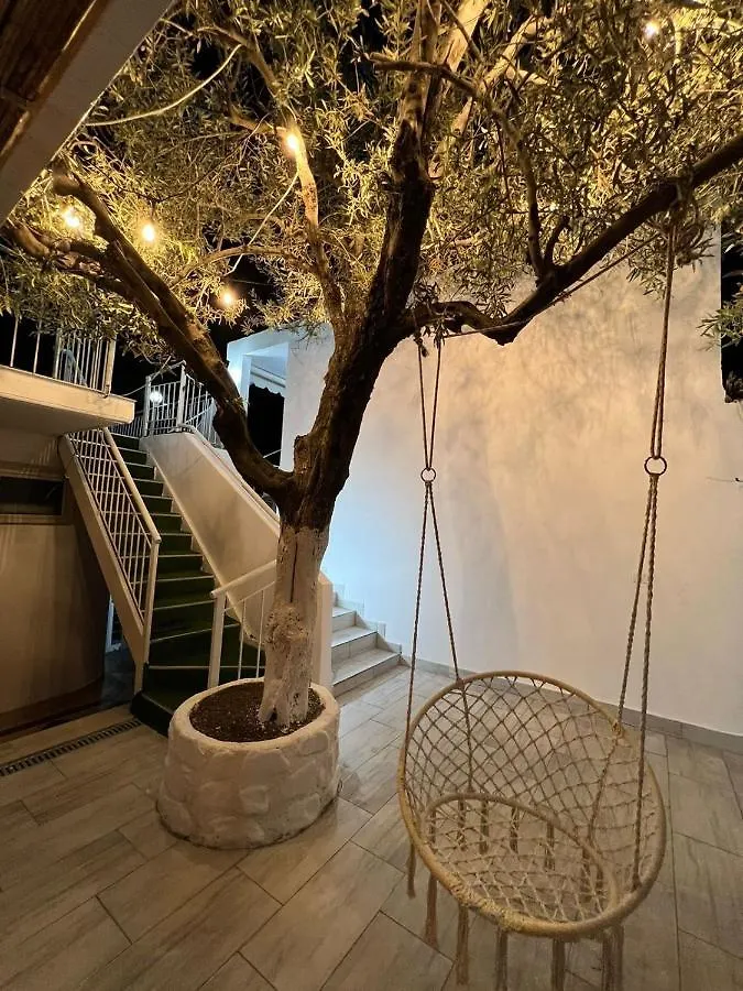 Skyhill Boutique Hotel Radhimë