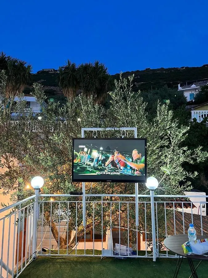 Skyhill Boutique Hotel Radhimë