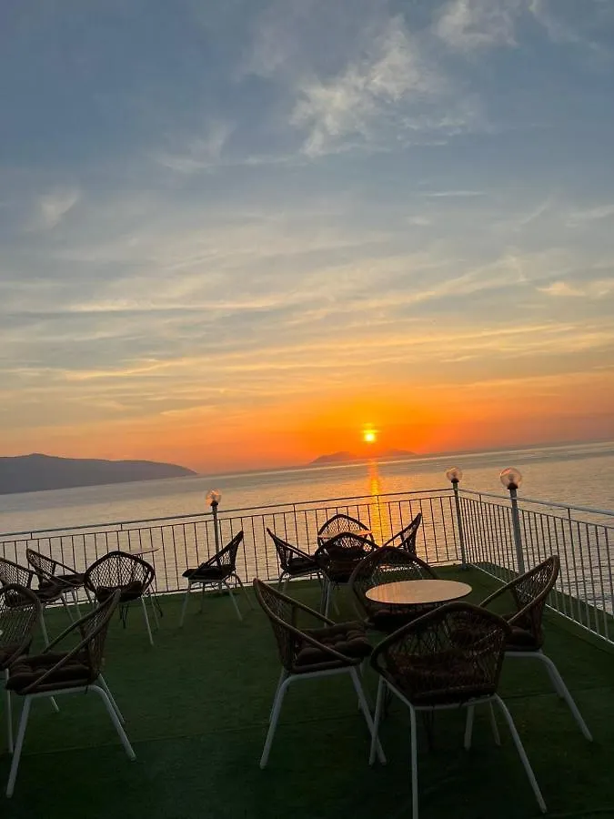 Skyhill Boutique Hotel Radhimë