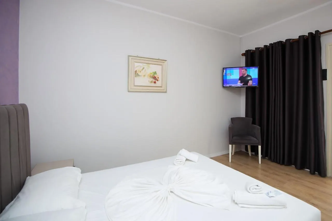 Skyhill Boutique Hotel Radhimë