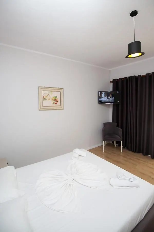 Skyhill Boutique Hotel Radhimë