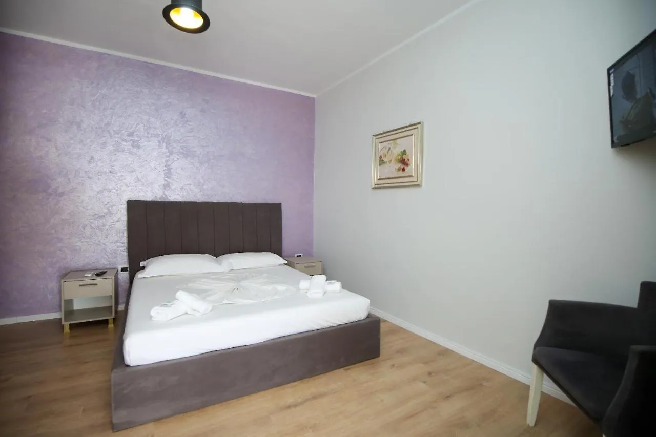 Skyhill Boutique Hotel Radhimë