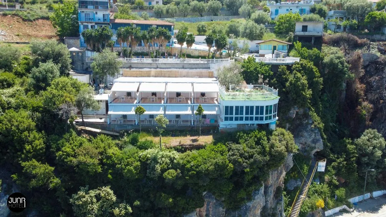 Juar Hotel Radhimë 3*,