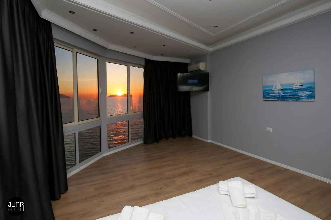 Juar Hotel Radhimë
