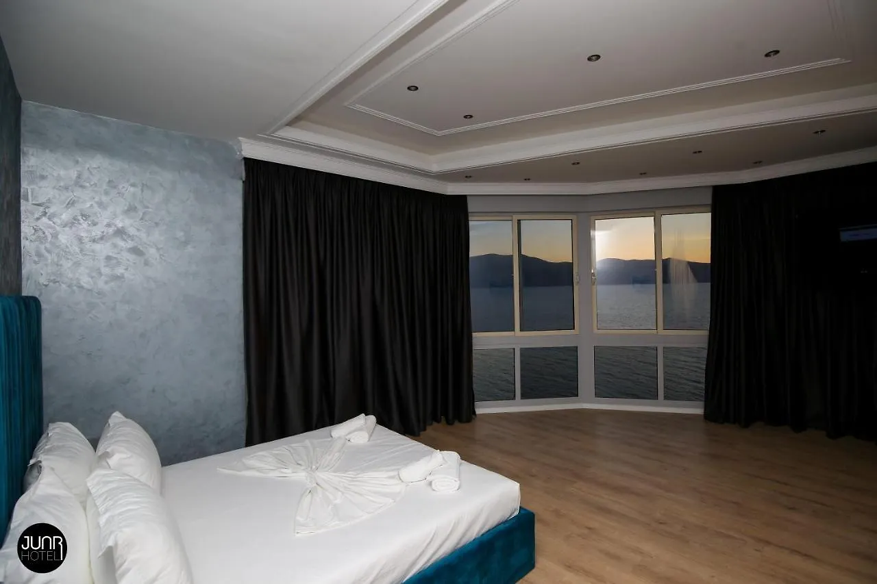 Juar Hotel Radhimë