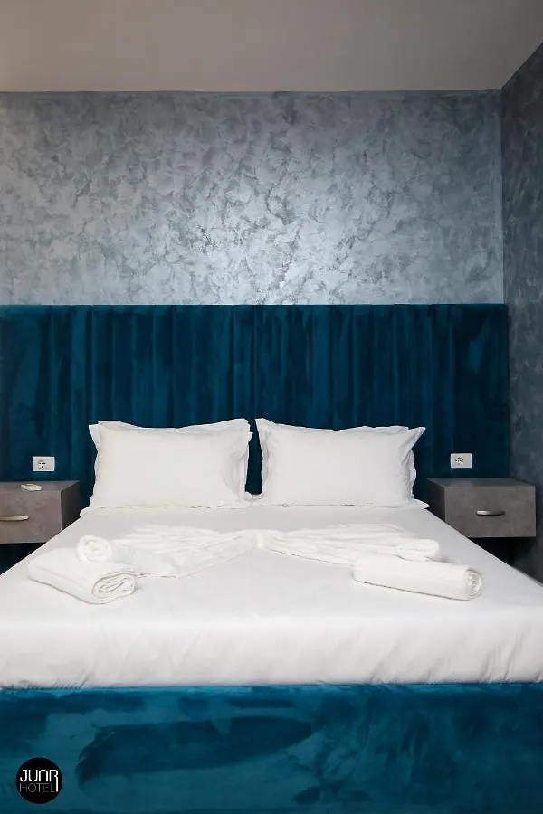 Juar Hotel Radhimë