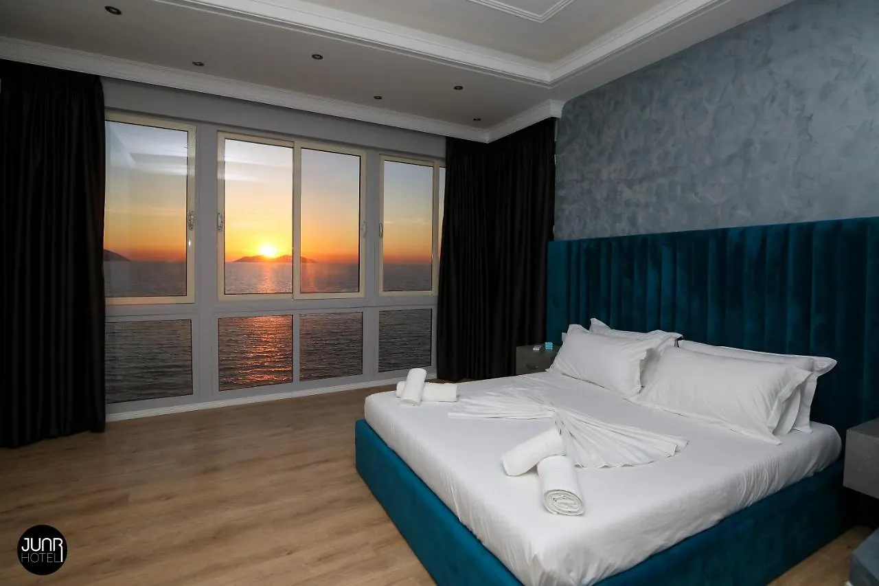 Juar Hotel Radhimë