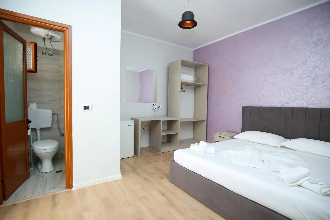 Juar Hotel Radhimë