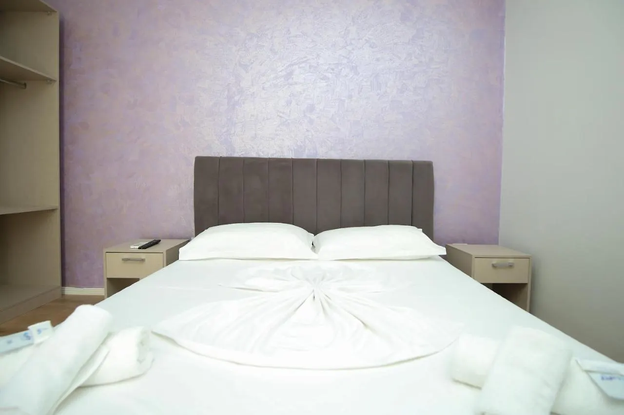 Juar Hotel Radhimë