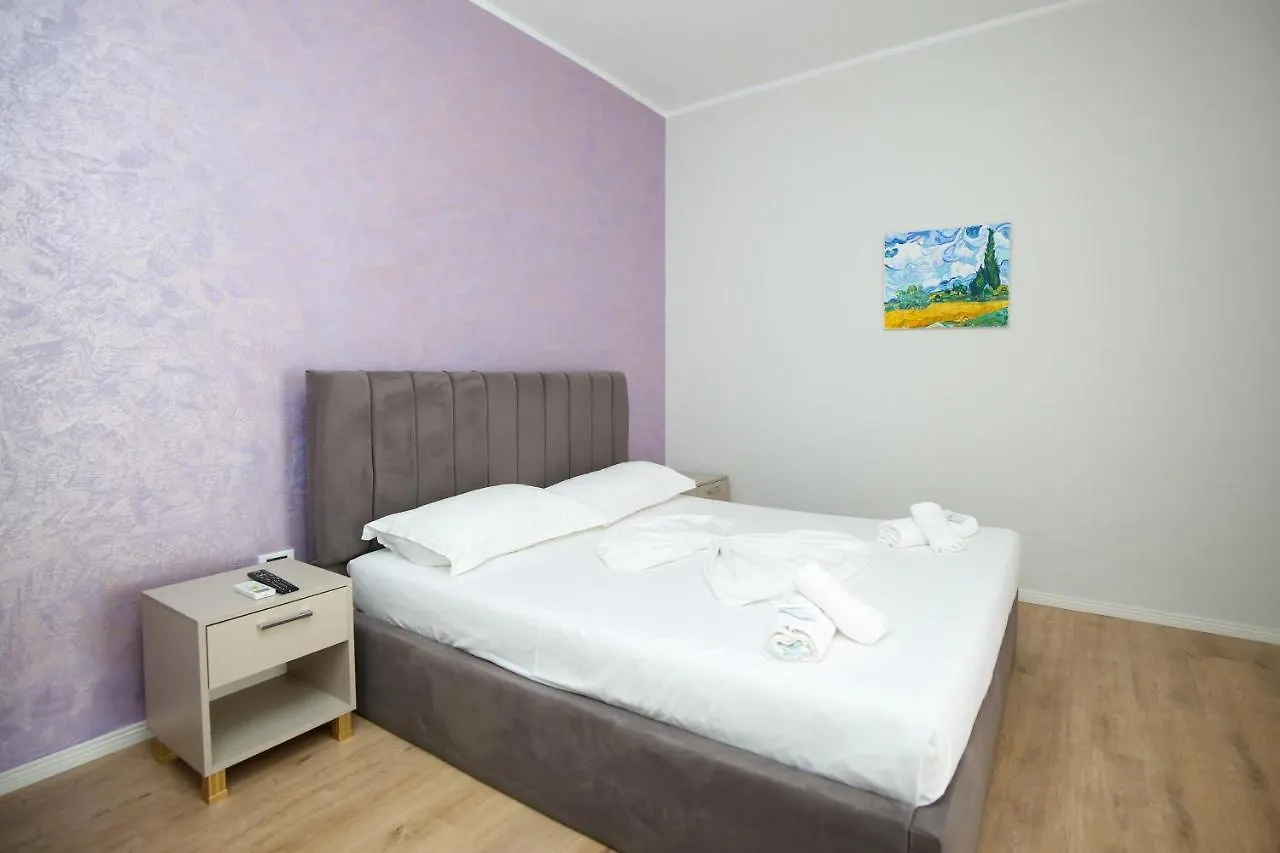 Juar Hotel Radhimë